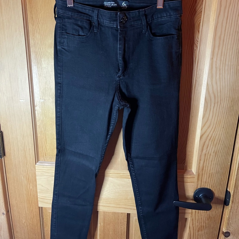 Abercrombie black ankle Jean High rise 6 Regular